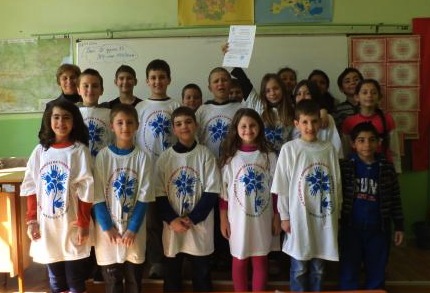 Деца от училище „Олимпи Панов“, гр. Русе, участващи в кампаниите на фондация „Помощ на лица с проблеми в развитието”